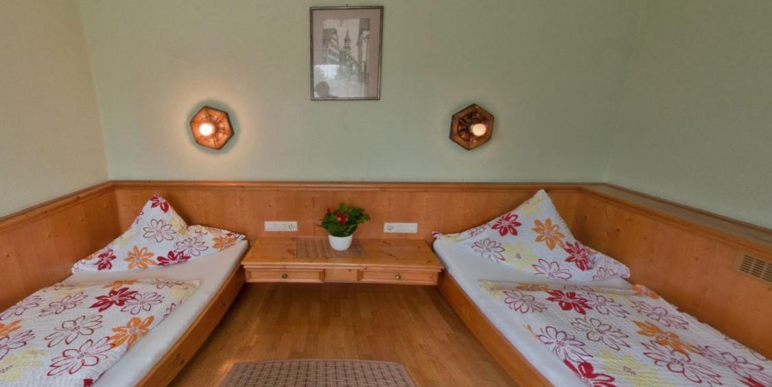 Bed and Breakfast KREUZ! Einfach. Günstig. Schlafen. Ulm Exterior foto