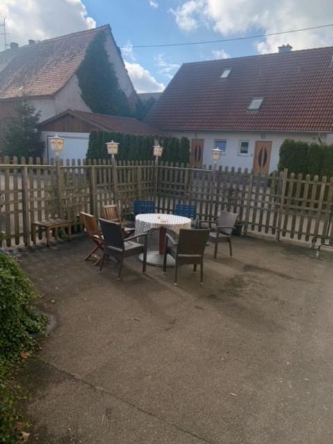 Bed and Breakfast KREUZ! Einfach. Günstig. Schlafen. Ulm Exterior foto