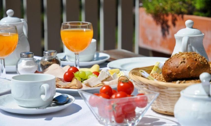 Bed and Breakfast KREUZ! Einfach. Günstig. Schlafen. Ulm Exterior foto